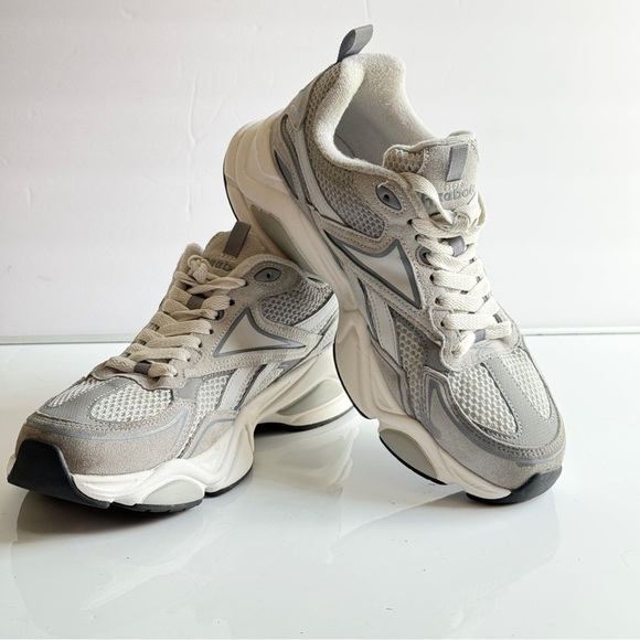 Reebok Men’s Retro Classic Sneakers Size 10.5 Grey Beige Mesh Suede Comfort - Picture 6 of 10